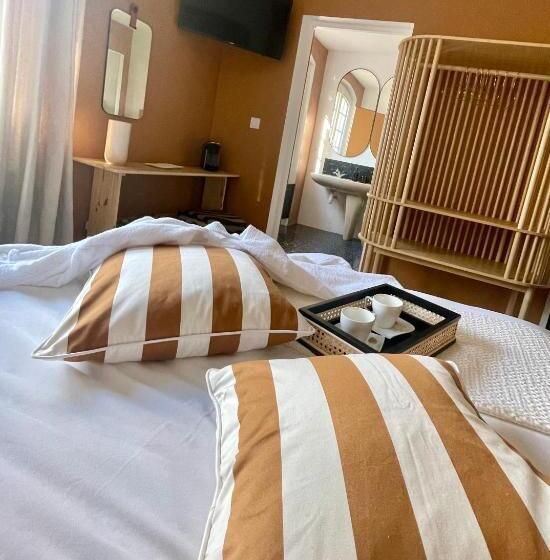 ベッドアンドブレックファースト Les 15 Chenes Chambres D Hôtes, Parc Arboré De 5000 M2 à 20km Du Puydufou Une Suite Familiale Et 3 C