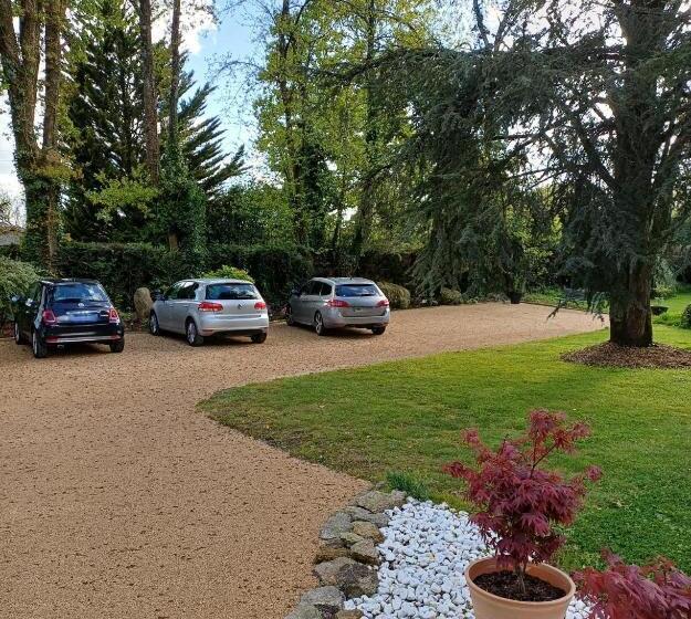 ベッドアンドブレックファースト Les 15 Chenes Chambres D Hôtes, Parc Arboré De 5000 M2 à 20km Du Puydufou Une Suite Familiale Et 3 C