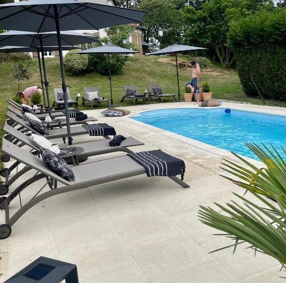 ベッドアンドブレックファースト Les 15 Chenes Chambres D Hôtes, Parc Arboré De 5000 M2 à 20km Du Puydufou Une Suite Familiale Et 3 C