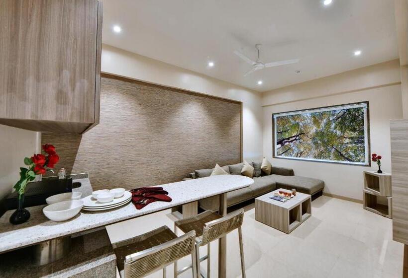 Click Hotel Pithampur