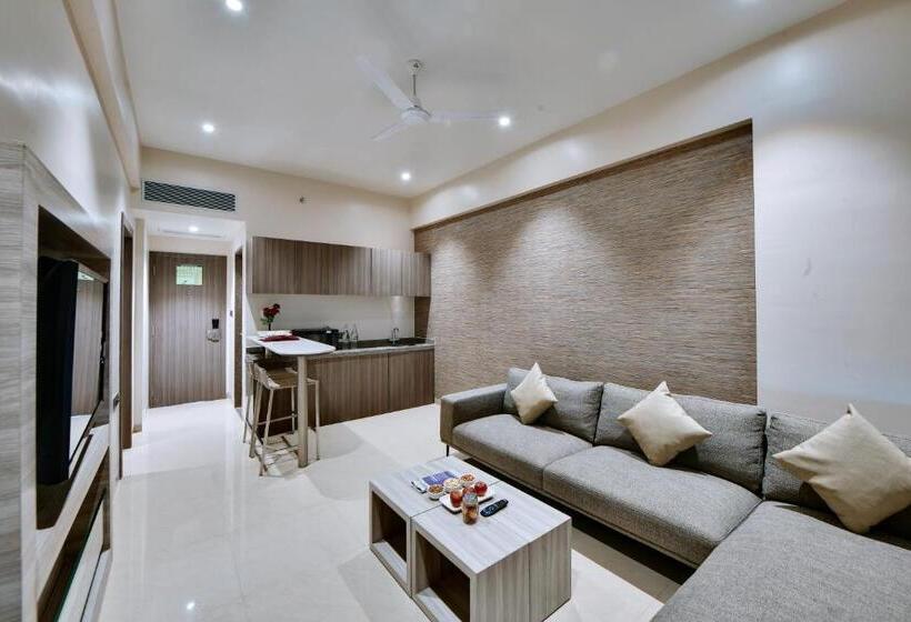 Click Hotel Pithampur