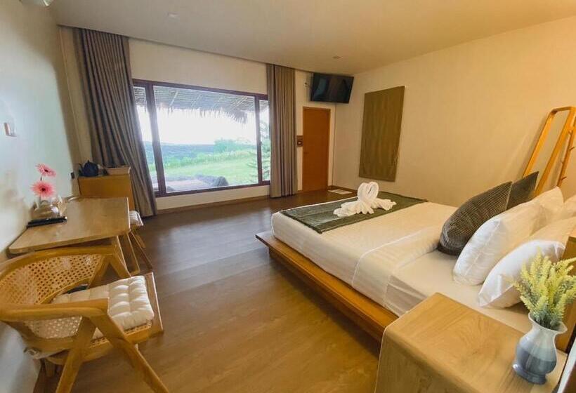 هتل Cirrus Valley Hill Resort