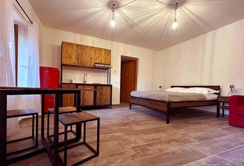 ペンション La Volpe Rossa Rooms And Apartments