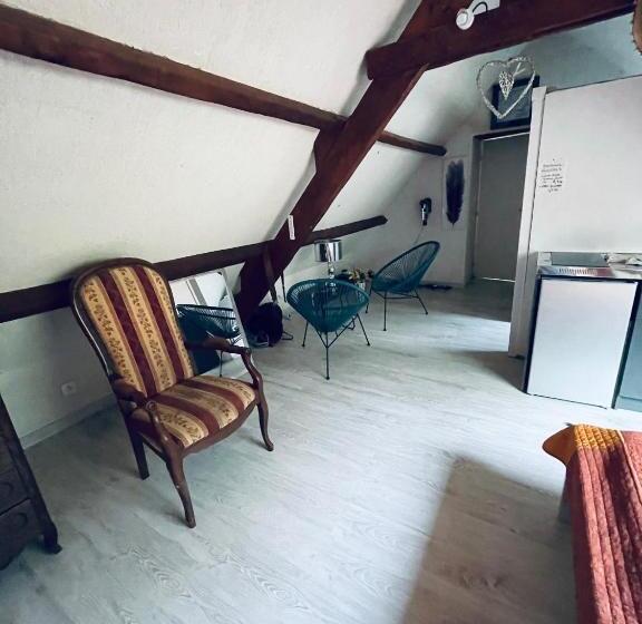 住宿加早餐  Studio Au Bord De La Forêt De Perseigne