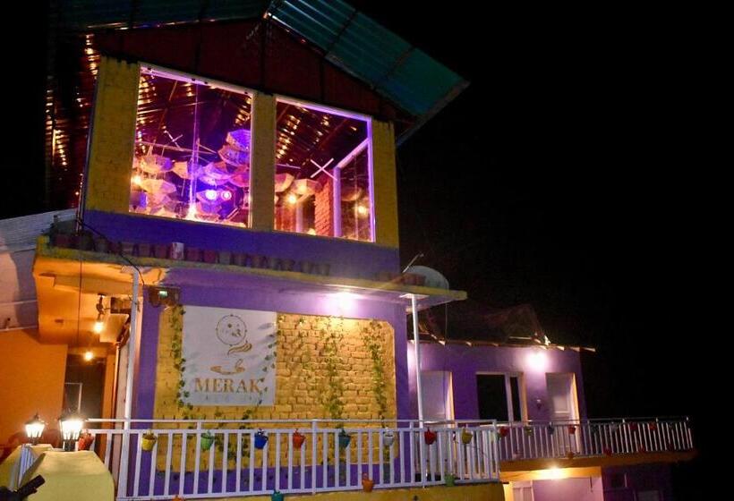 فندق Merak Cafe & Stay
