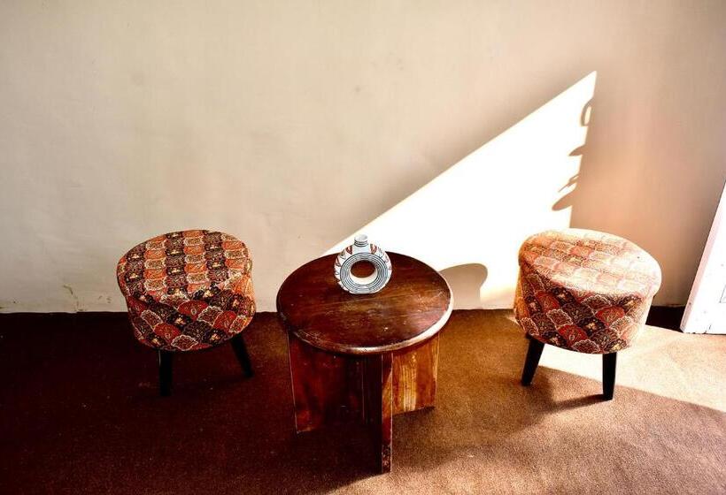 فندق Merak Cafe & Stay