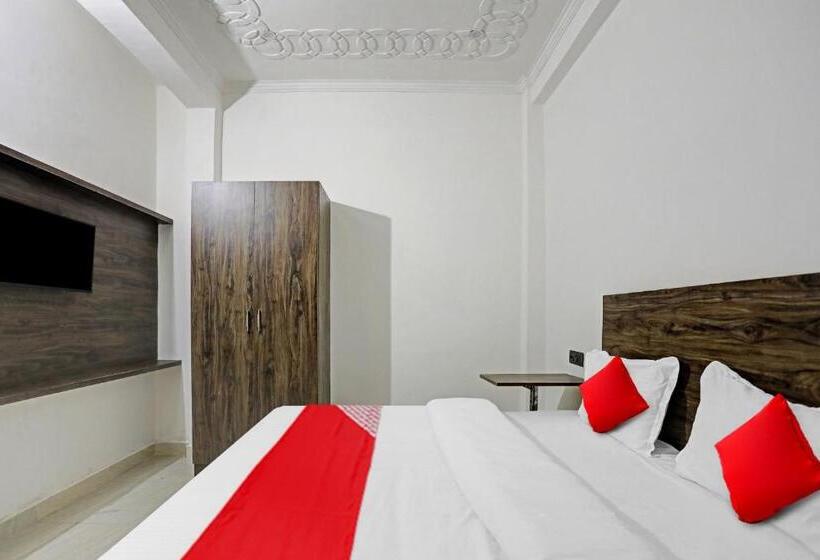 בית מלון כפרי Oyo Flagship Palacio Inn