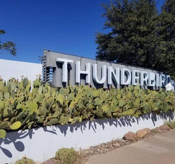 호텔 Thunderbird