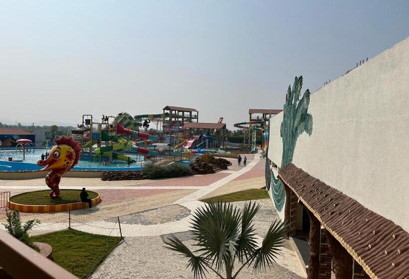 Отель Wet N Wild Water Park & Resort