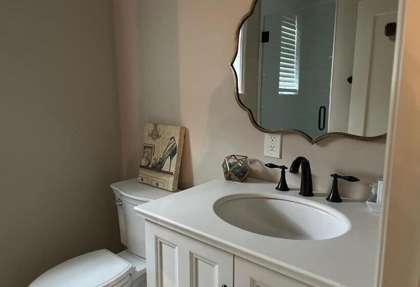 펜션 Elegant Coach House Cwru / Uh / Cleve Clinic / Little Italy