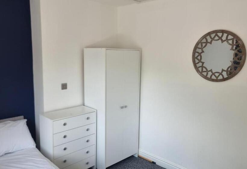 پانسیون En Suite Room With Kitchen Facilities