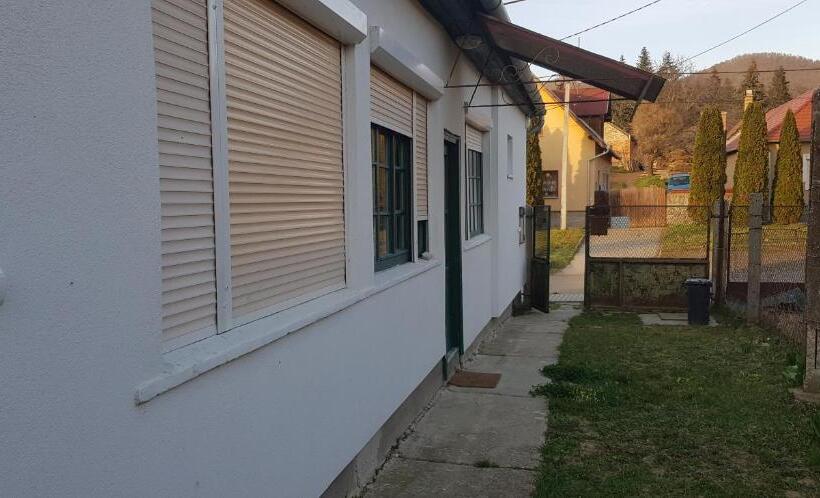 פנסיון Hortenzia Vendégház Márianosztra