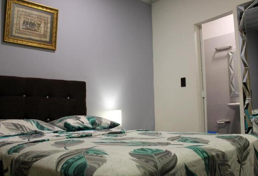 بنسيون Hostal Queens Deluxe