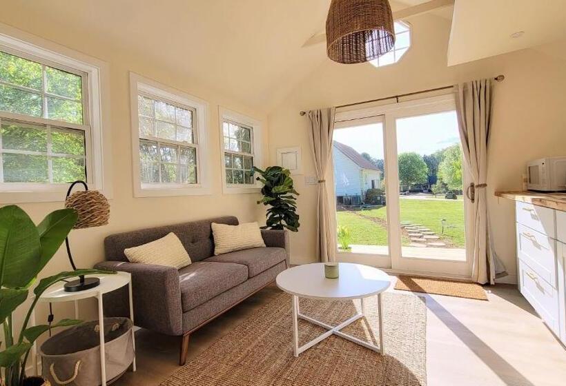 펜션 Quiet Cozy Griffin Guesthouse With Pool & Firepit