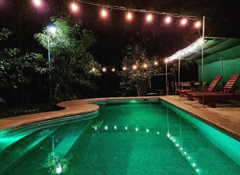 فندق صغير Cabinas Isabel