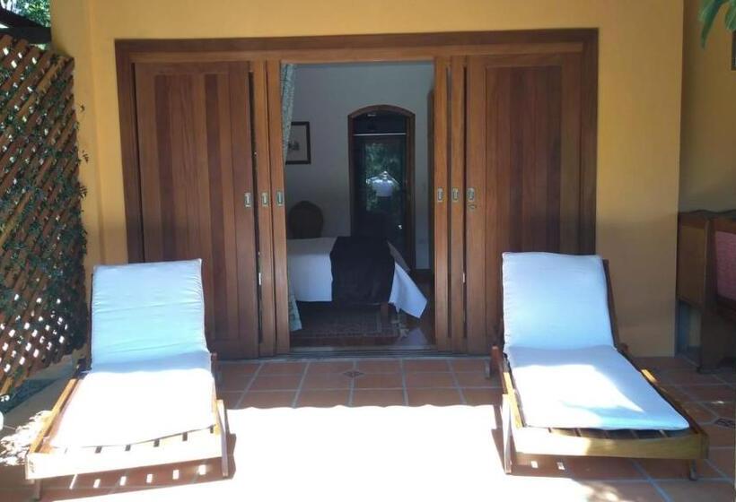 Общежитие Suite Santorini