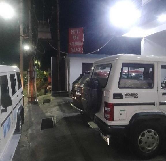 هتل Oyo Ram Krishna Palace