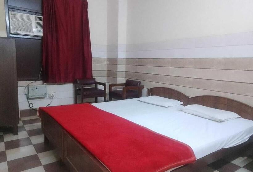 هتل Oyo Ram Krishna Palace