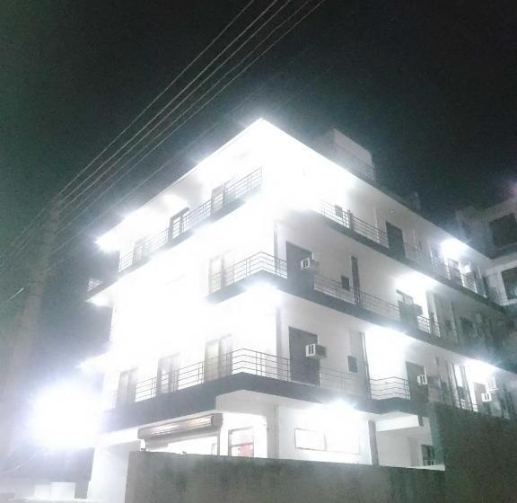 هتل Oyo Ram Krishna Palace