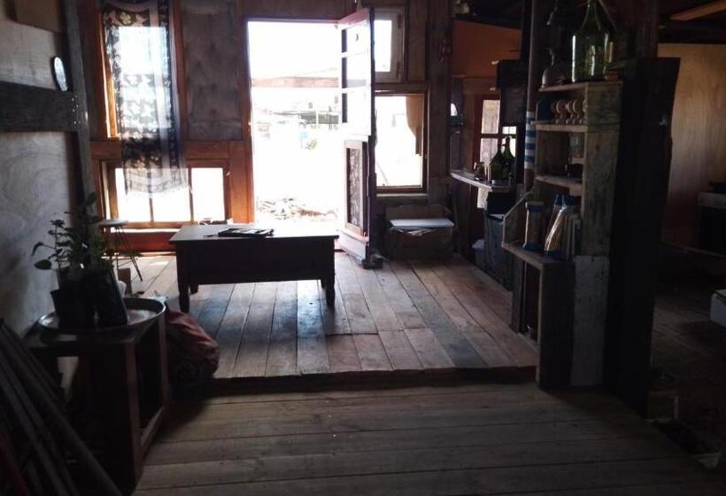 پانسیون Calavera Beach Hostel