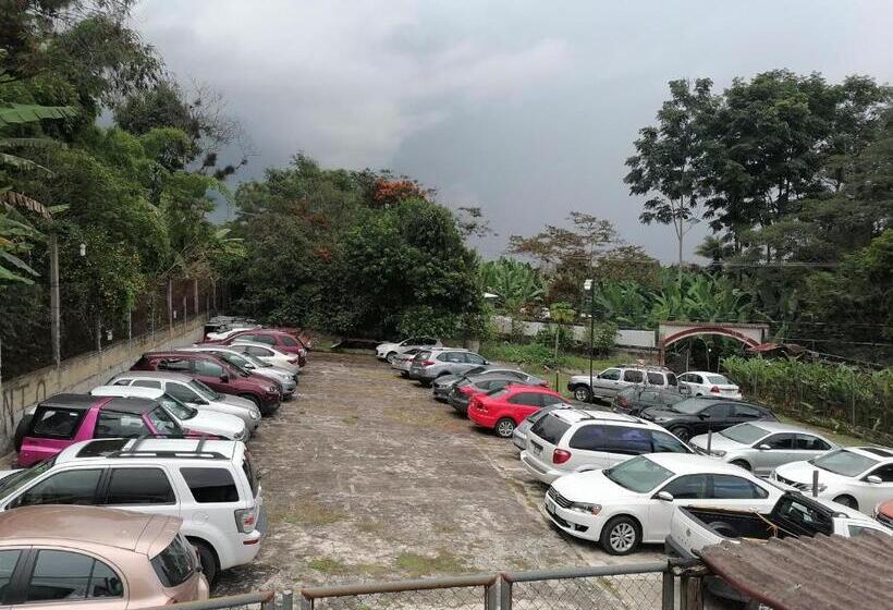 بنسيون El Abuelo