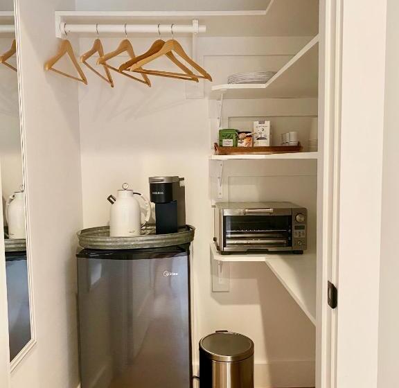 펜션 Modern Farmhouse Wooded Hide Away