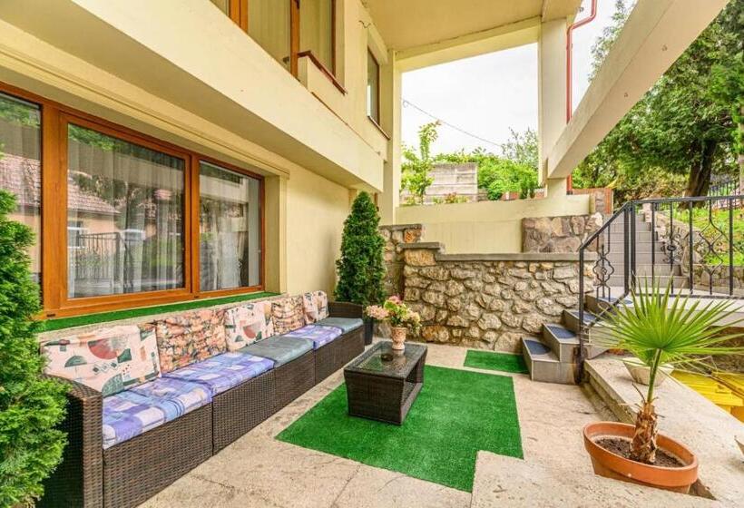 بنسيون Panoramic Center Villa