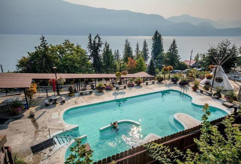 بنسيون Paridisio  In Ainsworth Hot Springs