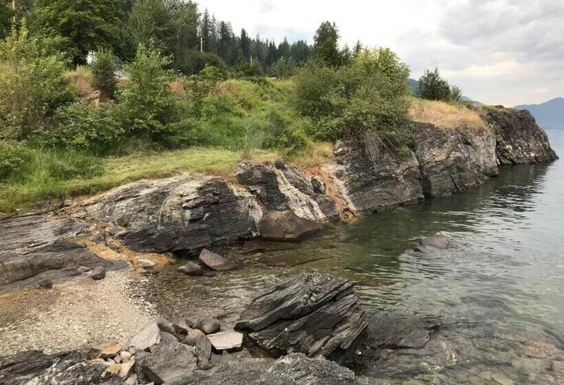 بنسيون Paridisio  In Ainsworth Hot Springs