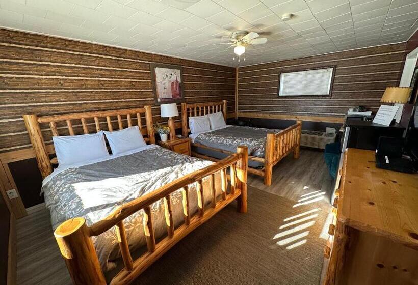 Pinecrest Motel