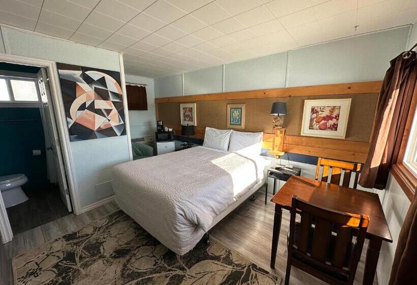 Pinecrest Motel