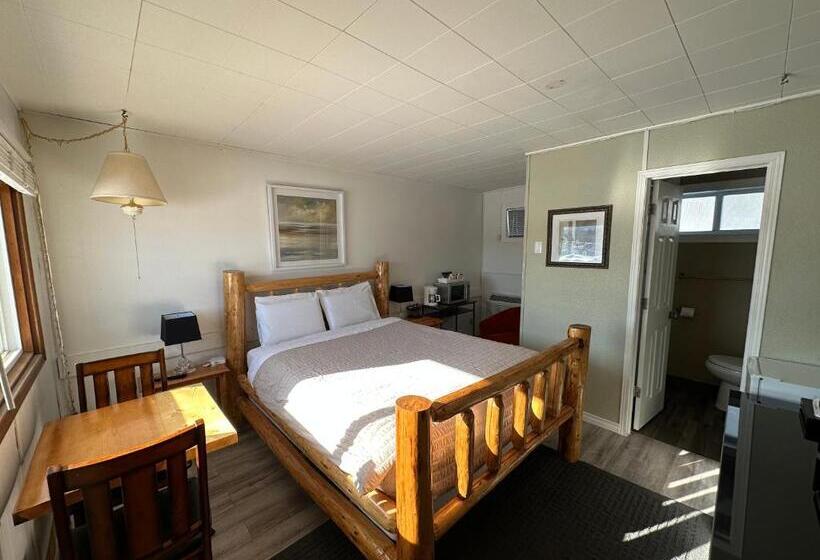Pinecrest Motel