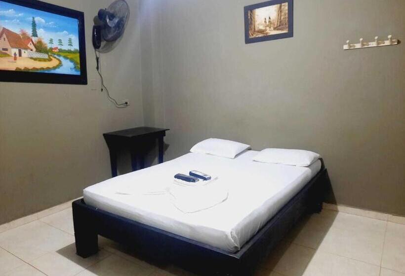 Piscina Y Hotel Cubides Curumani