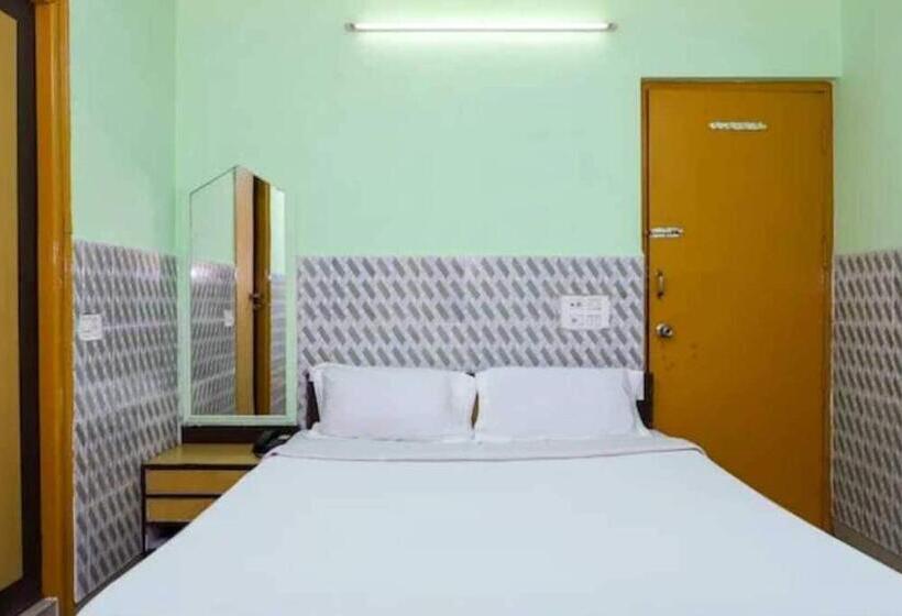 Pop Hotel Nand Palace