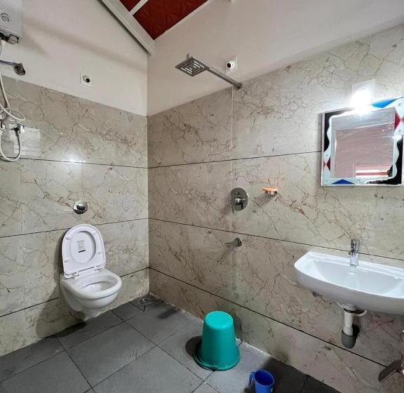 منتجع Thrilok Vihar