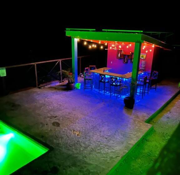 צימר West End Cabanas