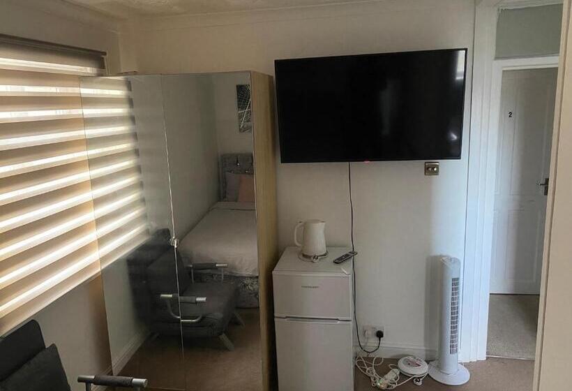 فنادق الكبسولة Alder En Suite Self Catering With Private Shower 3