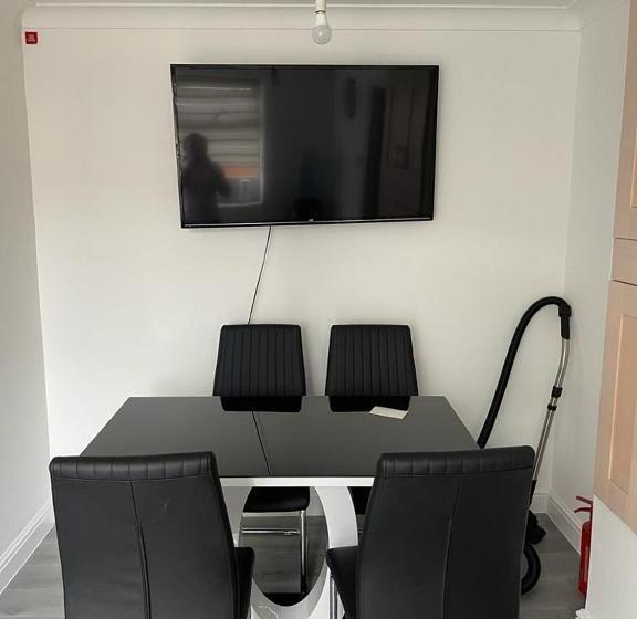 فنادق الكبسولة Alder En Suite Self Catering With Private Shower 3