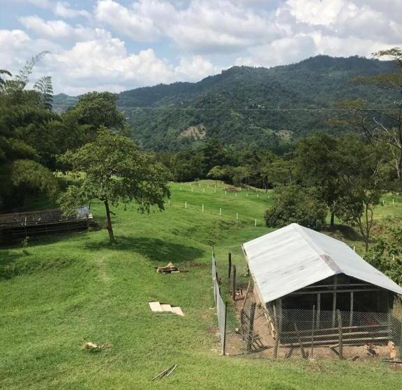 בית מלון כפרי La Santísima   La Mesa Eco Finca