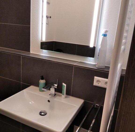پانسیون Sroom Stuttgart Flughafen Messe