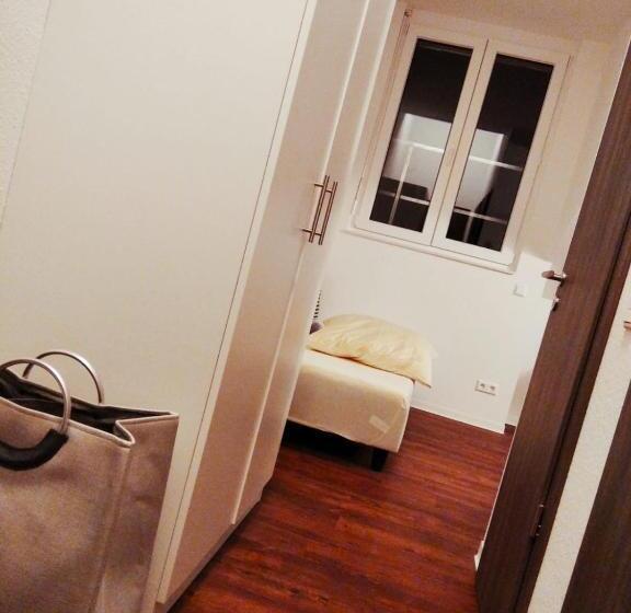 پانسیون Sroom Stuttgart Flughafen Messe