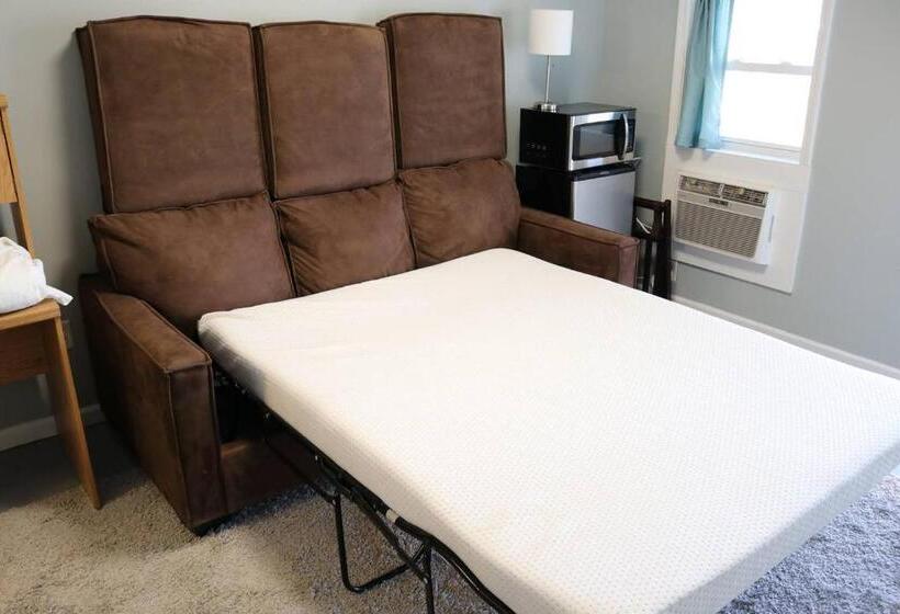호스텔 Cozy Room Near Downtown Hendersonville