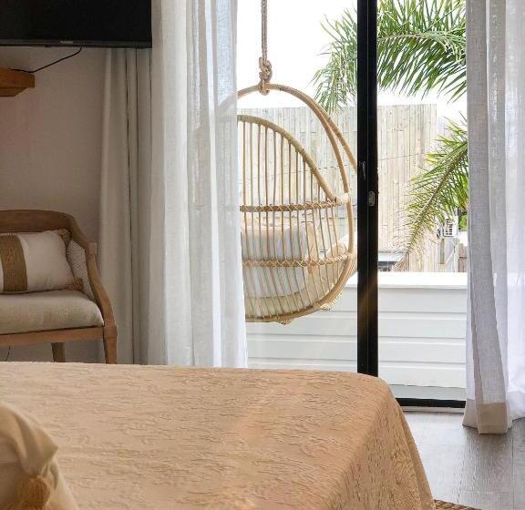 هاستل M A R ė A