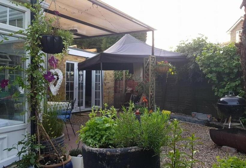 צימר Wisteria House Perfect For Contractors & Business