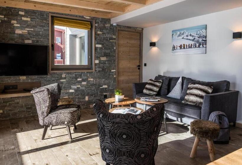 Montana Lodge