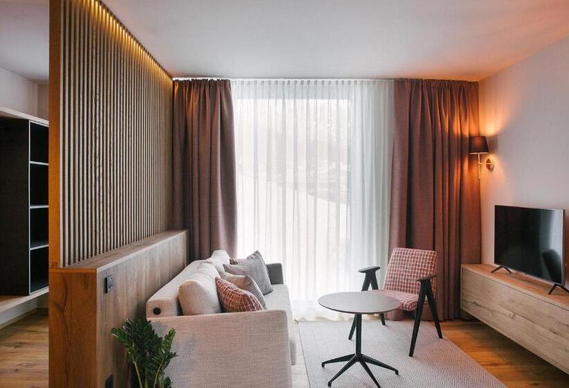 Omaela Apartments