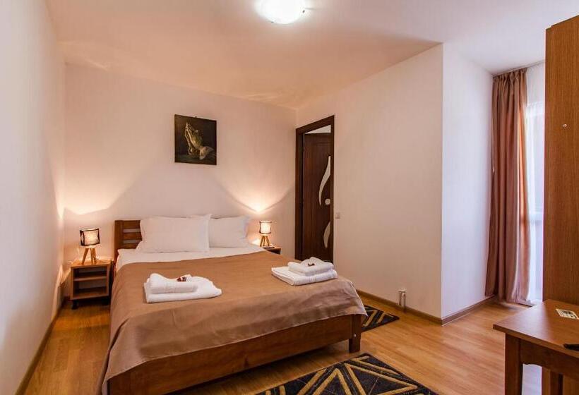 پانسیون Casa Arbo