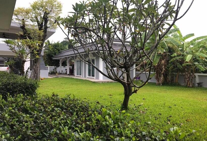 פנסיון Sutalawadee Resort