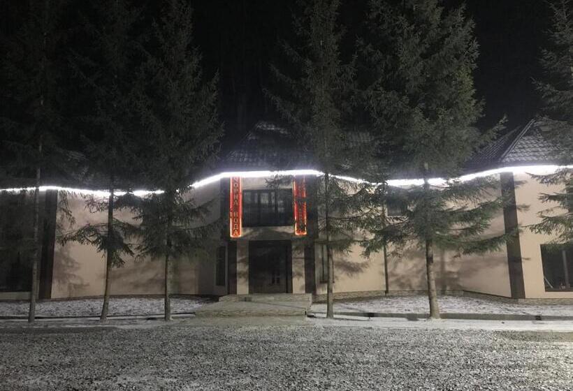 リゾートホテル чорна вода