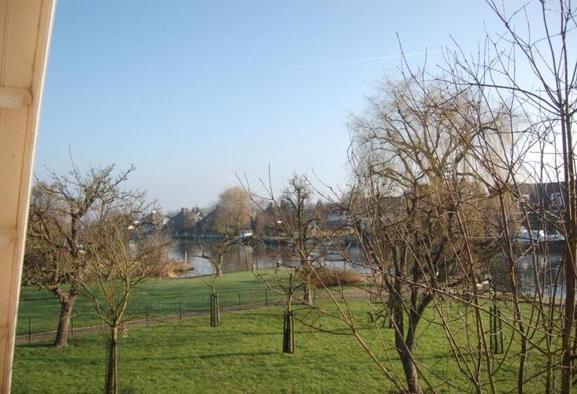 تختخواب و صبحانه De Willigen Logies